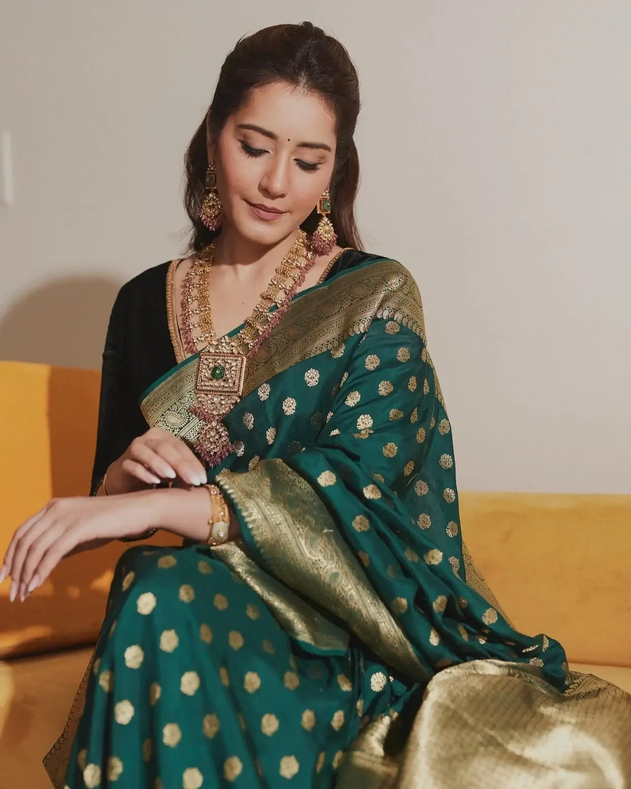 INDIAN ACTRESS RASHI KHANNA IN TRADITIONAL GREEN SAREE 3